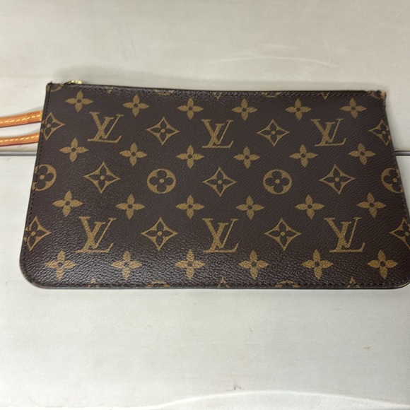 Louis Vuitton Neverfull Monogram Pouch - Picture 6 of 11